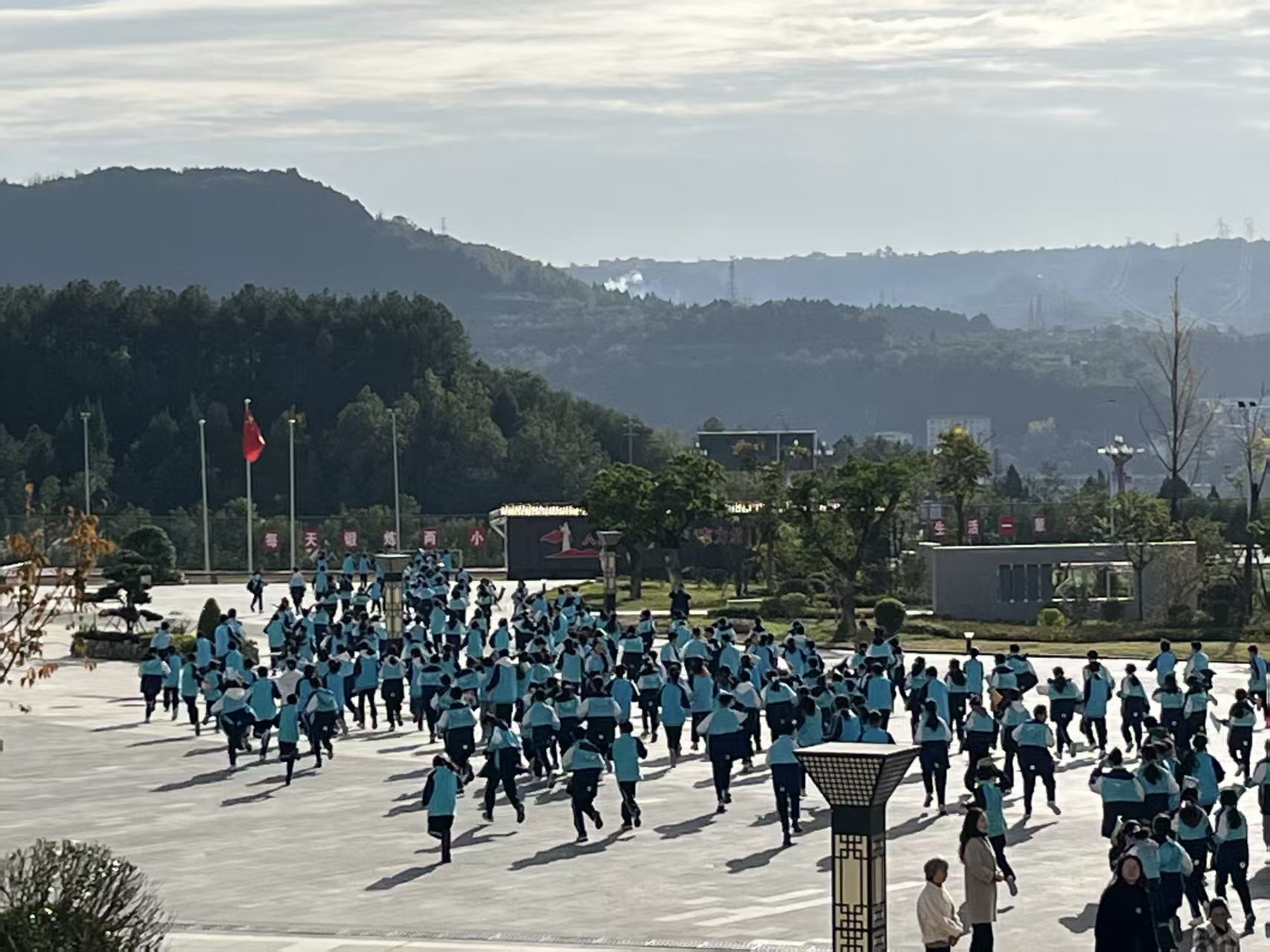 1764203576507292.jpg 微信图片_20251126155423_3_100.jpg