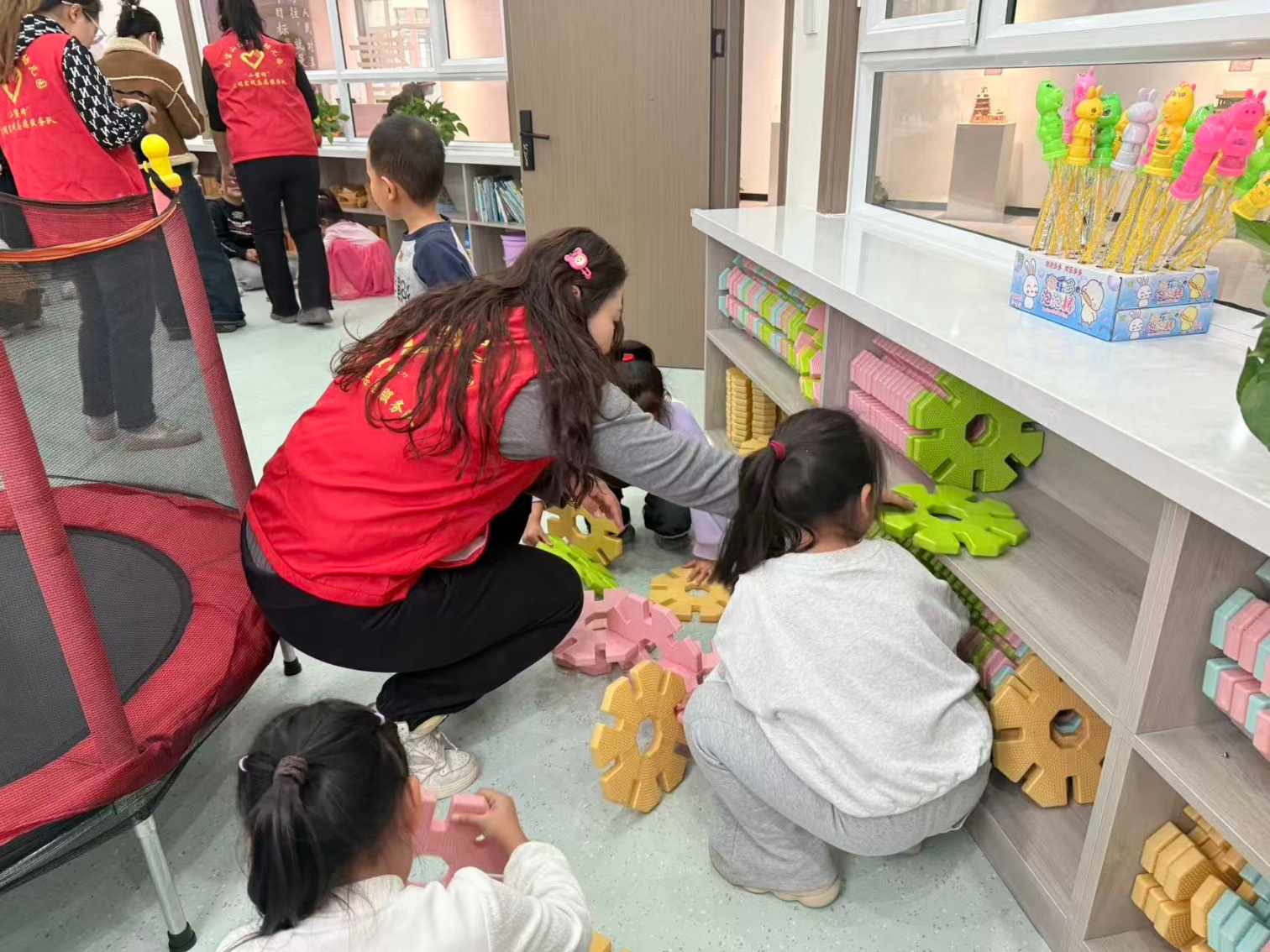 西城街道新景四季东社区“积木搭童趣，创意筑梦想”活动照片1_副本.jpg