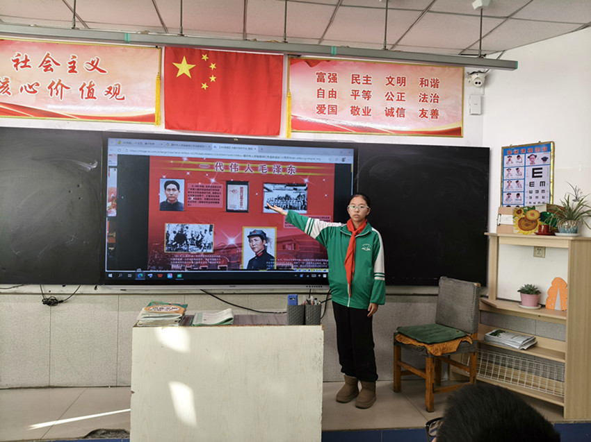 平矿一小“缅怀伟人风范 传承中华之魂”缅怀伟人读书活动照片1_副本.jpg