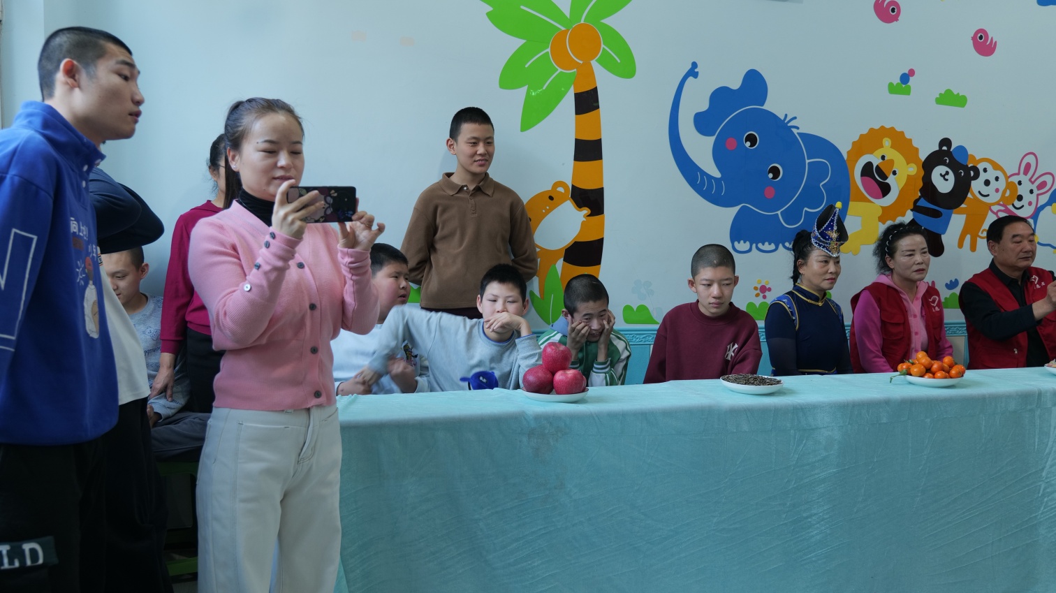 草原蓝哈达协会“哈达映暖阳，欢歌暖雏燕”活动照片3_副本.jpg