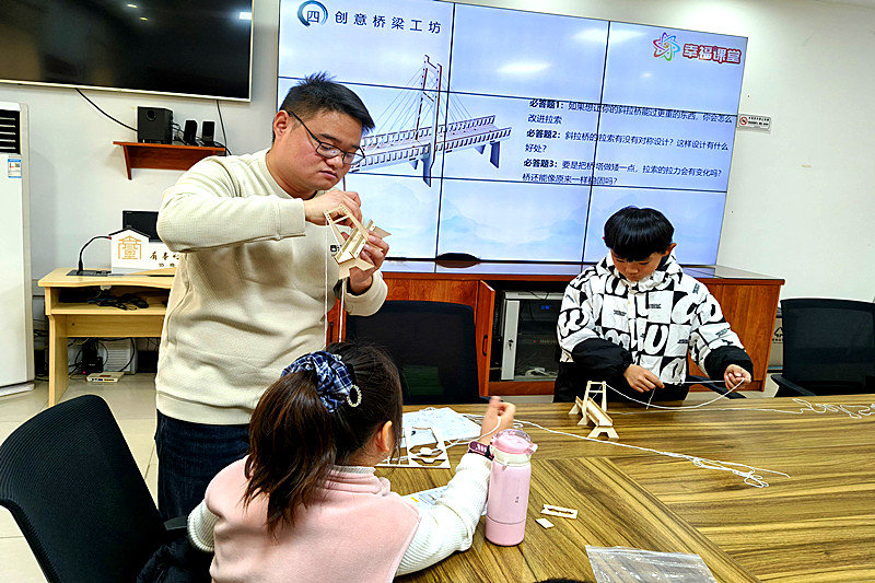 1769932214331324.jpg 江苏省南京市江宁区横溪街道许高村关工委组织青少年开展科普学堂主题活动(1).jpg