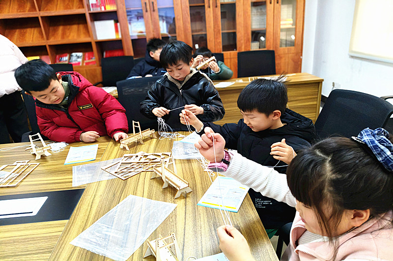 1769932221623470.jpg 江苏省南京市江宁区横溪街道许高村关工委组织青少年开展科普学堂主题活动(2).jpg