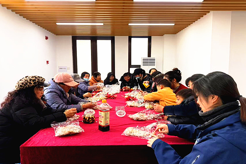 1770003192987357.jpg 江苏省南京市江心洲街道洲岛兴园社区关工委开展“腊八”传统文化主题活动(2).jpg