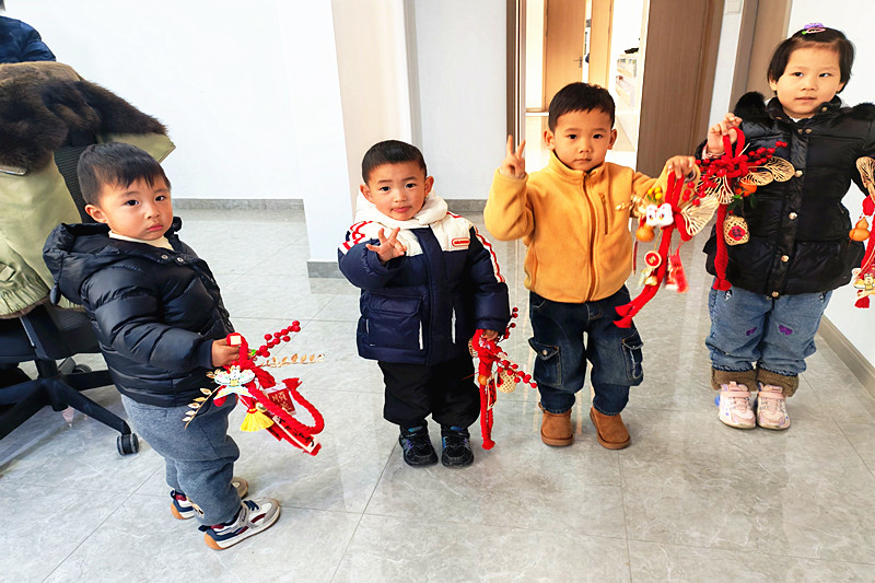 1770003199512786.jpg 江苏省南京市江心洲街道洲岛兴园社区关工委开展“腊八”传统文化主题活动(3).jpg