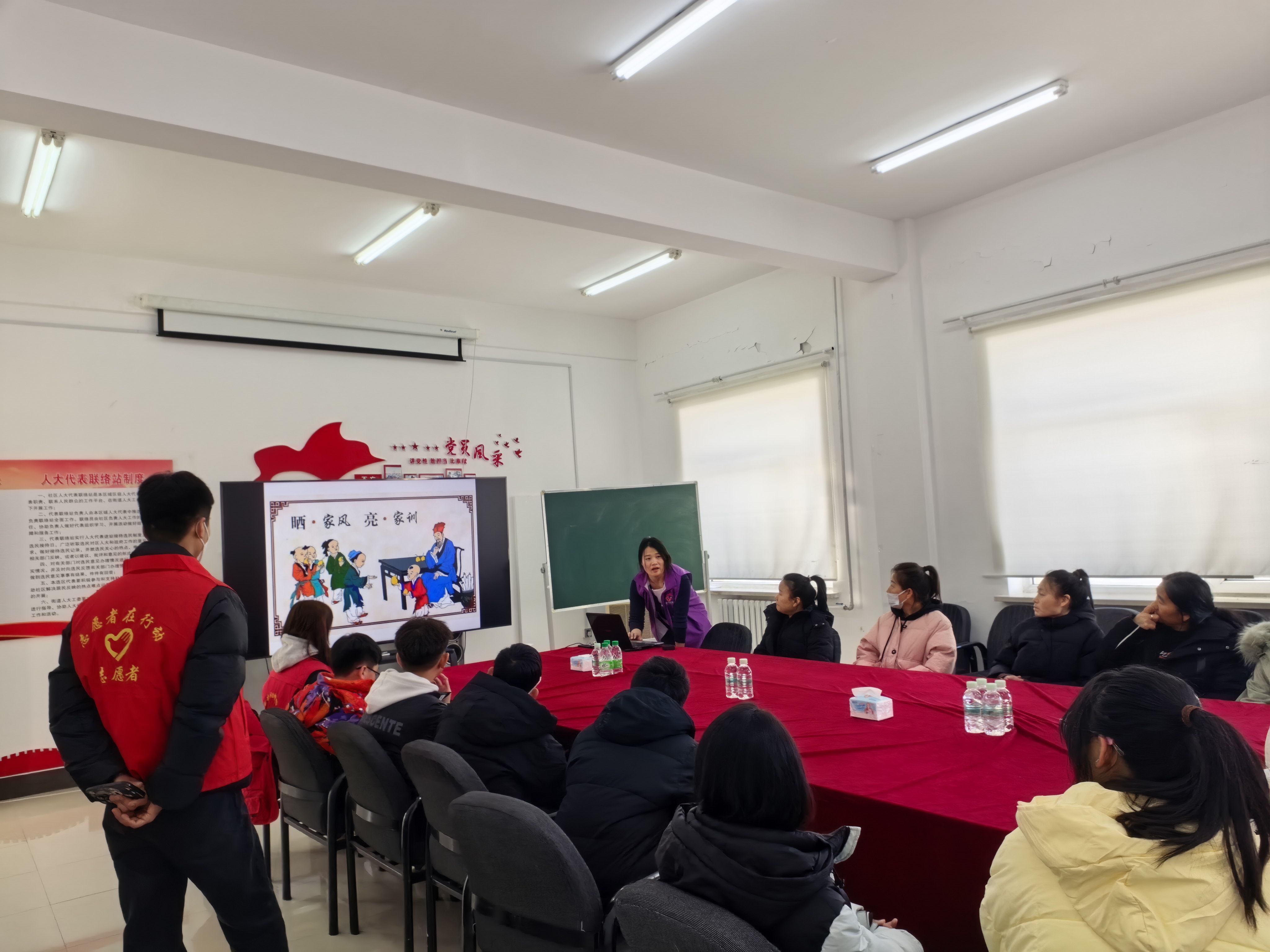 大庆市红岗区杏南街道红杏社区关工小组开展“传承优良家风 争做时代新人”主题宣讲活动.jpg