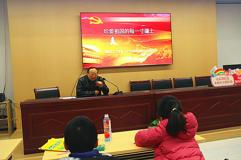 1770021683147652.jpg 玄武区关工委青少年“大思政”宣讲团走进花园路社区青少年“冬令营”(1).jpg