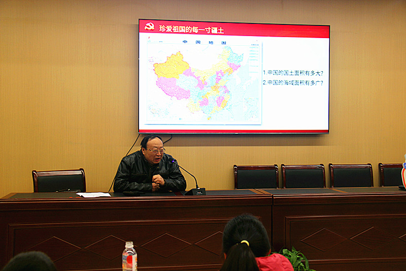 1770021690142732.jpg 玄武区关工委青少年“大思政”宣讲团走进花园路社区青少年“冬令营”(2).jpg