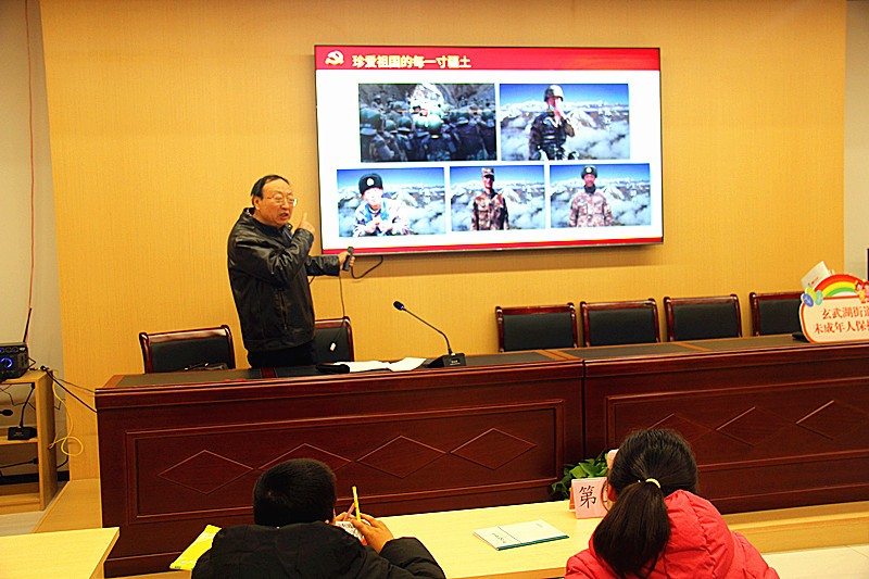 1770021704685198.jpg 玄武区关工委青少年“大思政”宣讲团走进花园路社区青少年“冬令营”(4).jpg