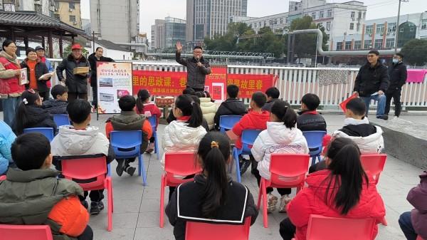 1770103499565428.jpeg 【盛泽镇】目澜社区关工委:我和爸爸一起走弄堂忆先贤.jpeg