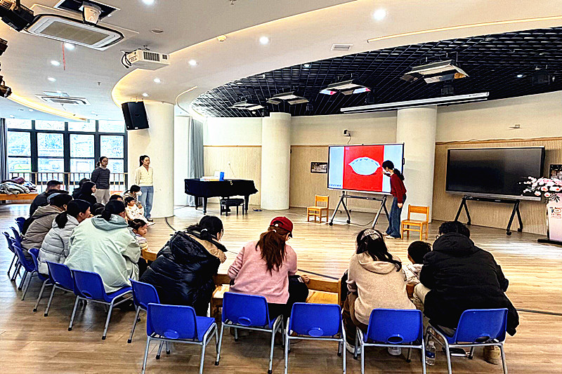 1770110591438187.jpg 江苏省南京市鼓楼区宁海路街道仙霞路社区开展“音为有你,律动时光”亲子音乐活动(1).jpg