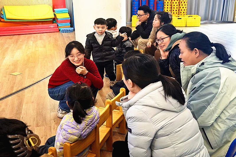 1770110598373170.jpg 江苏省南京市鼓楼区宁海路街道仙霞路社区开展“音为有你,律动时光”亲子音乐活动(2).jpg