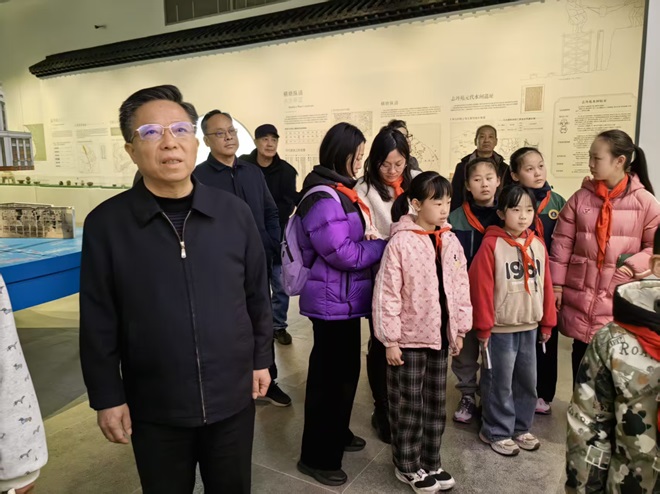 1770357509912387.jpg 我区启动开展“缤纷的冬日”校外辅导暨“我爱家乡”研学4----.jpg