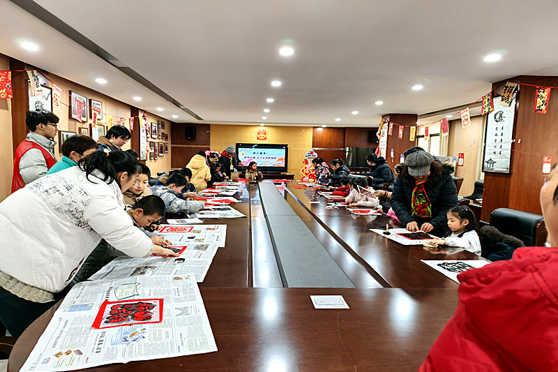 1770611376126578.jpg 江苏省南京市秦淮区大光路街道蓝旗新村社区成功举办“拾韵中国年?风雅少年行”活动(2).jpg