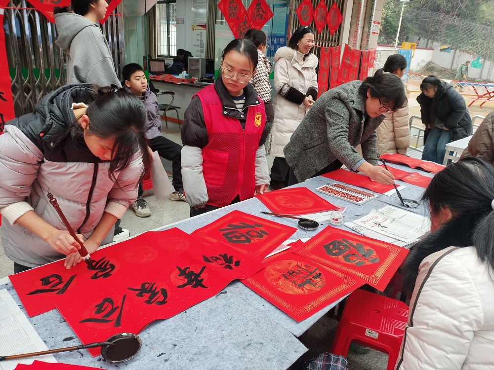 1770694659473687.jpg 活动现场墨香四溢1.jpg