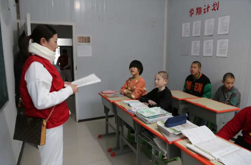 草原兰哈达协会王彤 暖心“彤”行，爱满草原捐赠活动照片1_副本.jpg