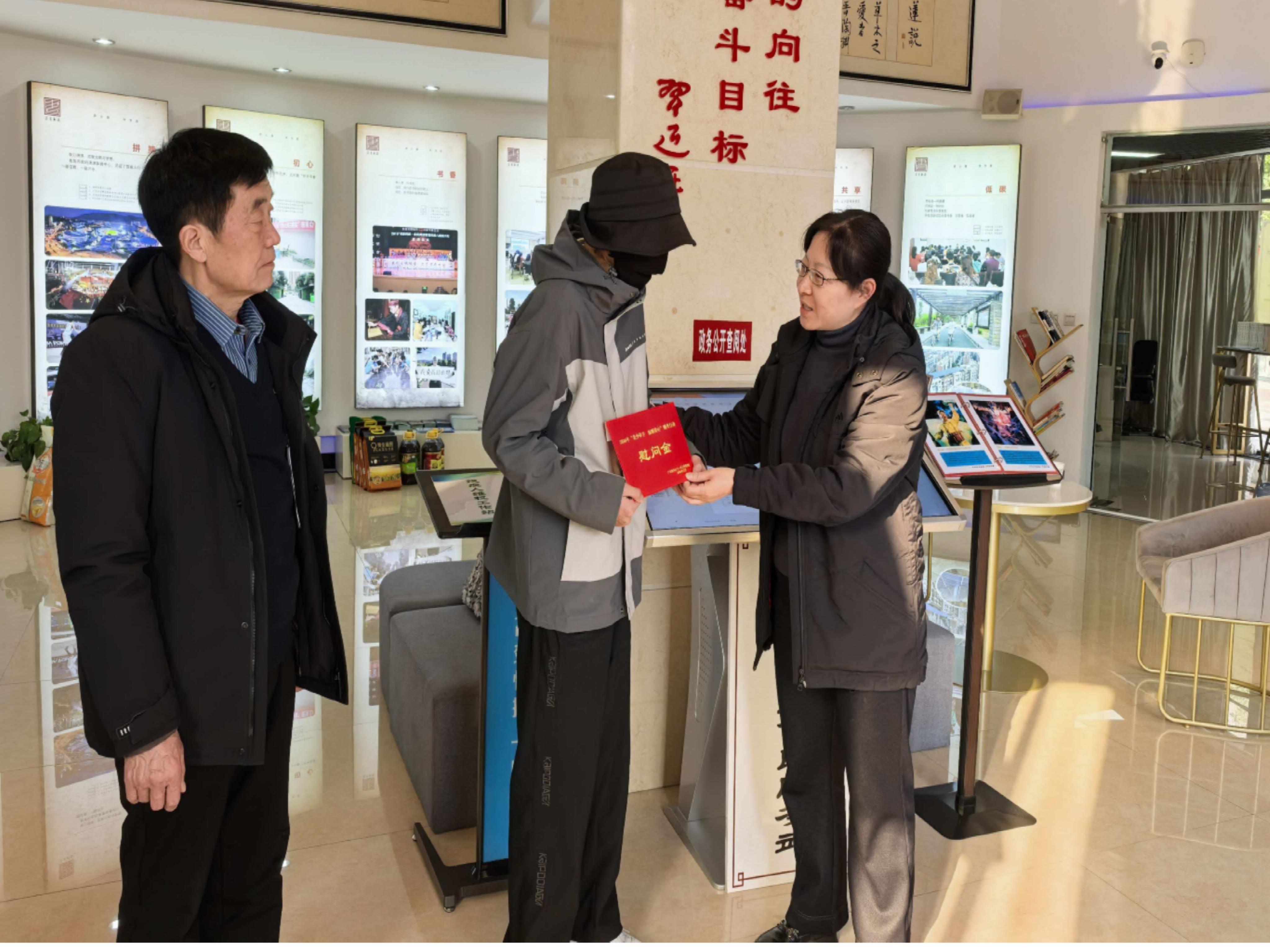 1770864958536362.jpg 岁寒情深暖银发 春风化雨润新苗2.jpg