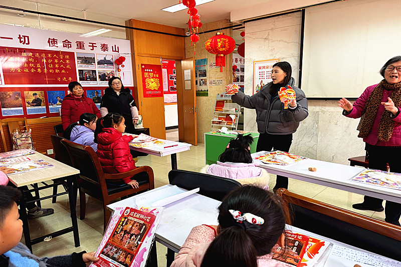 江苏省南京市秦淮区月牙湖街道苜蓿园社区关工委开展“跃马扬鞭迎新春、过大年”主题活动(3).jpg