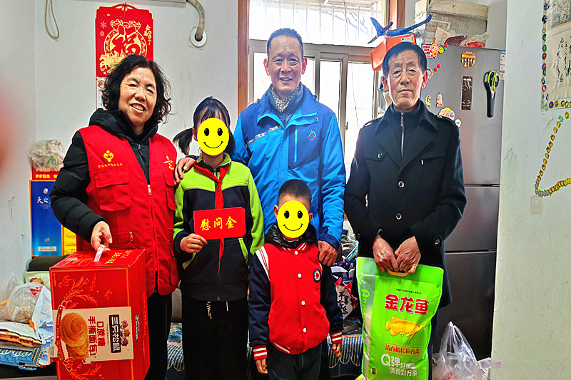 1771914789918409.jpg 玄武湖街道关工委联合板仓派出所关工站走访慰问困境学生(4).jpg