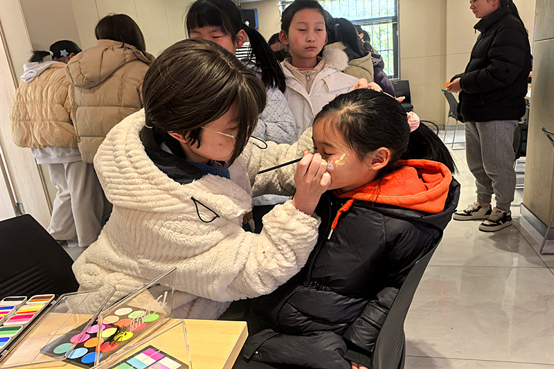 江苏省南京市江北新区大厂街道欣乐社区关工委开展“传承民俗迎新春，亲子同乐暖社区” 主题活动(2).jpg