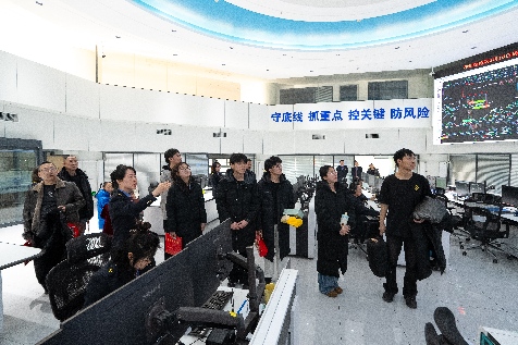 参观安全生产指挥中心 (1)(1).jpg