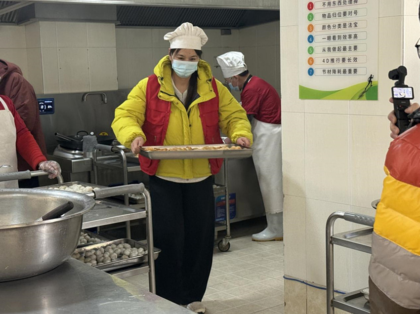 1772681210395148.jpg 西露天街道平西北街社区“元宵佳节情意浓 民族团结一家亲”活动照片1_副本.jpg