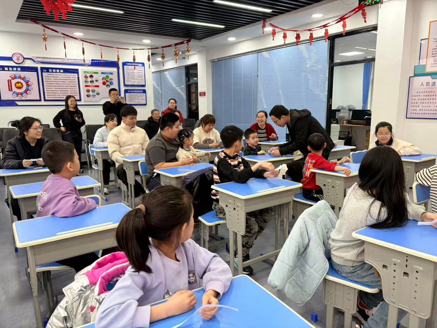 1772763548610019.jpg 平庄城区街道吉祥社区“元夕传情?童心筑梦”活动照片3_副本.jpg