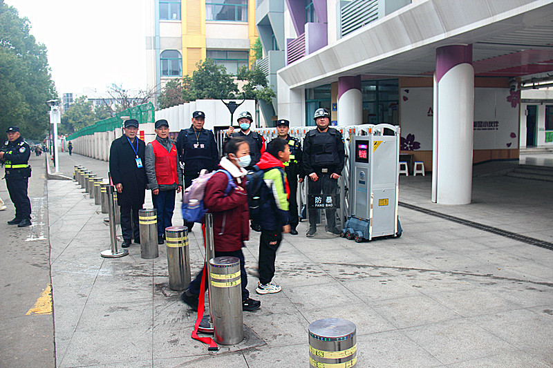 1772765687345887.jpg 玄武湖街道关工委联合开展爱心护学岗行动(3).jpg