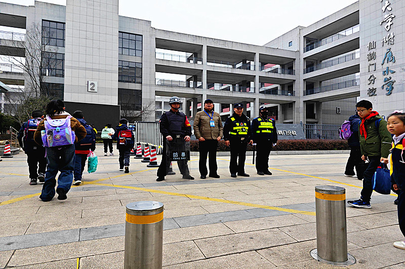 1772765706672809.jpg 玄武湖街道关工委联合开展爱心护学岗行动(5).jpg