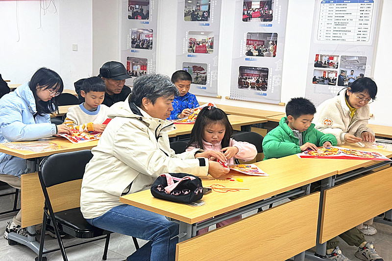 1772765946423160.jpg 江苏省南京市玄武区孝陵卫街道卫岗社区“欢聚做灯笼,元宵情意浓”儿童创意手工活动(2).jpg