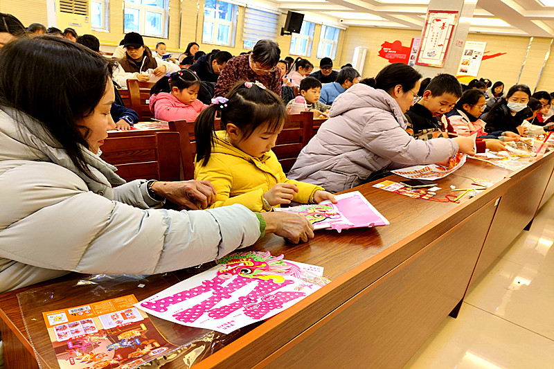 1772850006953099.jpg 江苏省南京市江北新区大厂街道南化九村社区关工委开展“元宵花灯俏,亲子共此时”主题活动(2).jpg