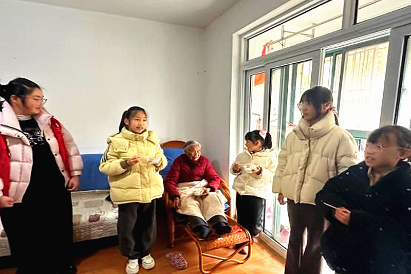 江苏省南京市江宁区东山街道章村社区关工委开展学雷锋暨元宵慰问活动(2).jpg