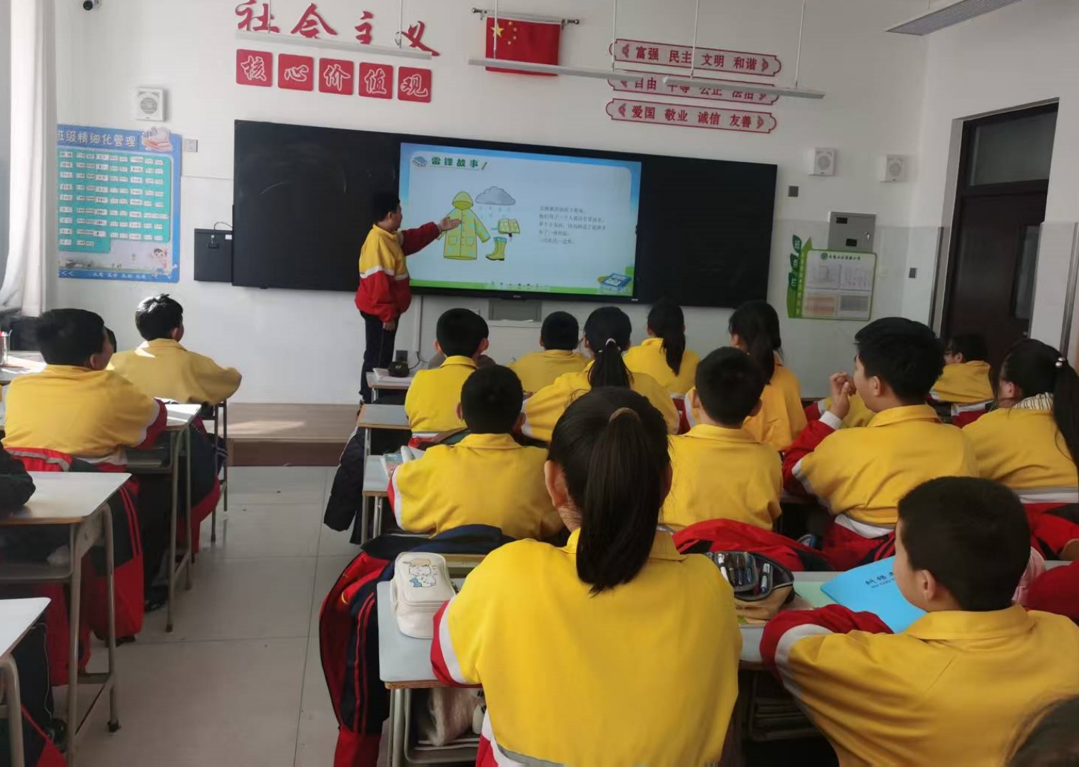 实验小学“三月春风暖，雷锋精神润校园”学雷锋活动照片6_副本.jpg