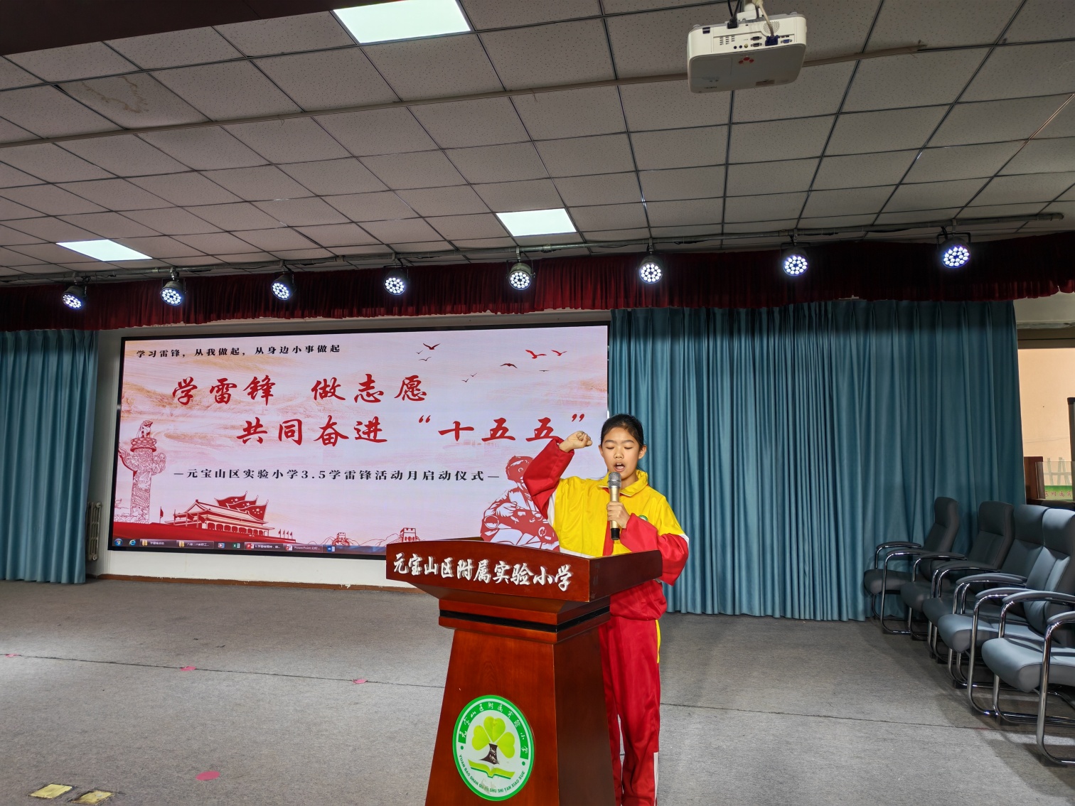 实验小学“三月春风暖，雷锋精神润校园”学雷锋活动照片4_副本.jpg