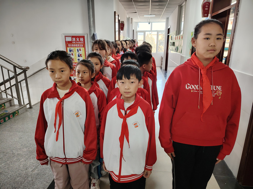 平矿二小“春风启新程，路队展风采”活动照片3_副本.jpg