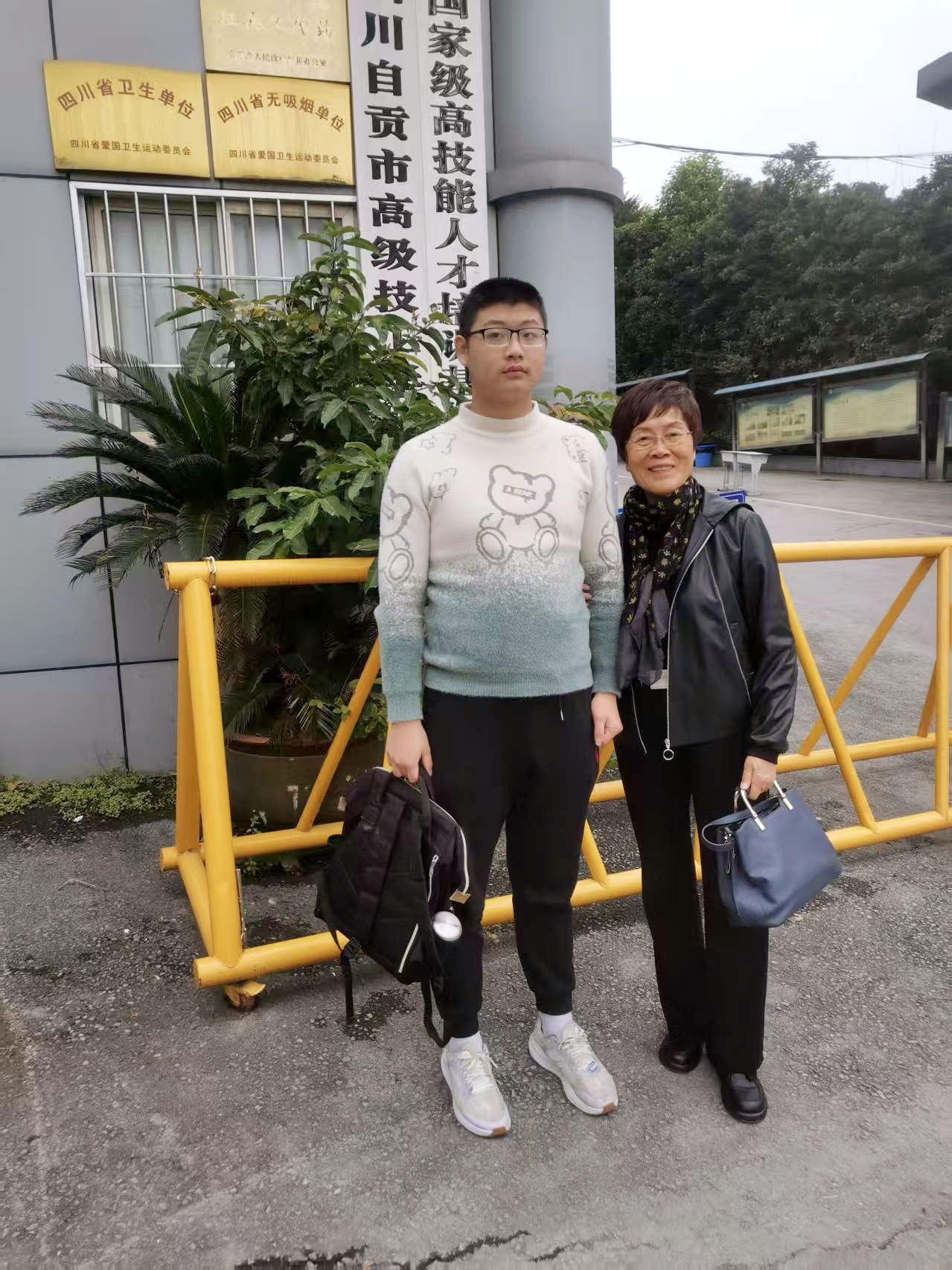 李老师第二次送小张到学校.jpg