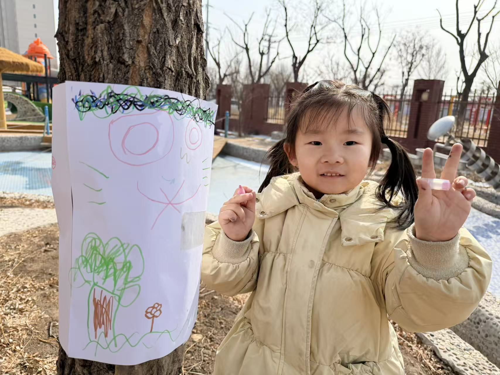 第六幼儿园关工委：“春植新绿，童护自然”幼儿护绿活动照片23.jpg