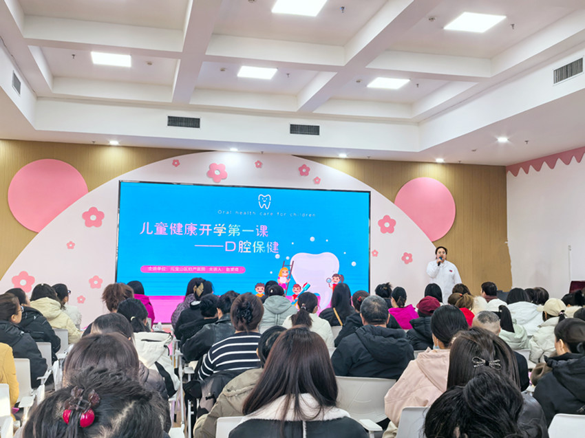 第六幼儿园“守护成长家园同行 ”健康知识教育活动照片3_副本.jpg