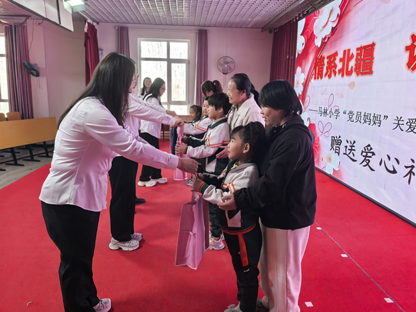 马林小学关工委“党建聚温情，关爱助成长”党员妈妈关爱行动活动照片21_副本.jpg