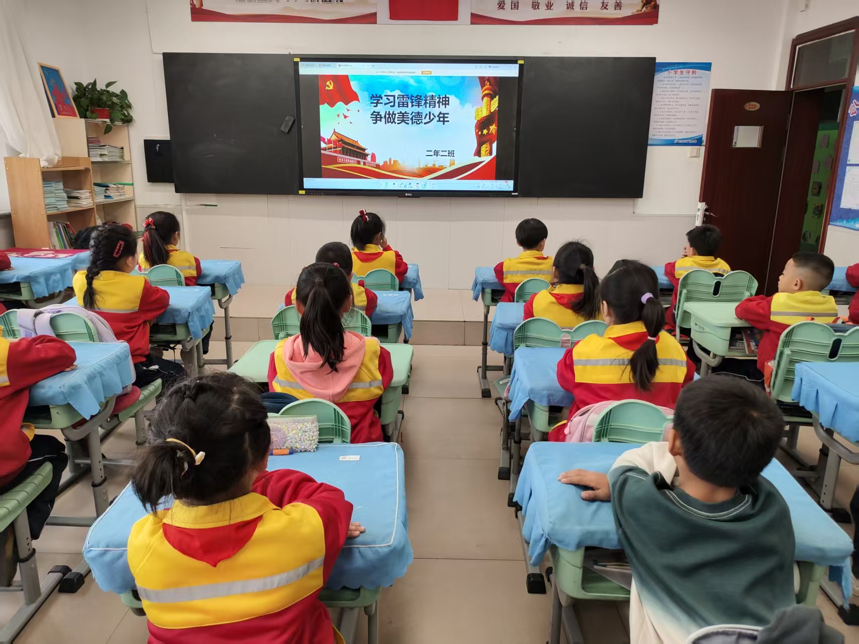 元宝山矿小学“尚美润童心，雷锋伴我行”学雷锋系列活动月照片6.jpg