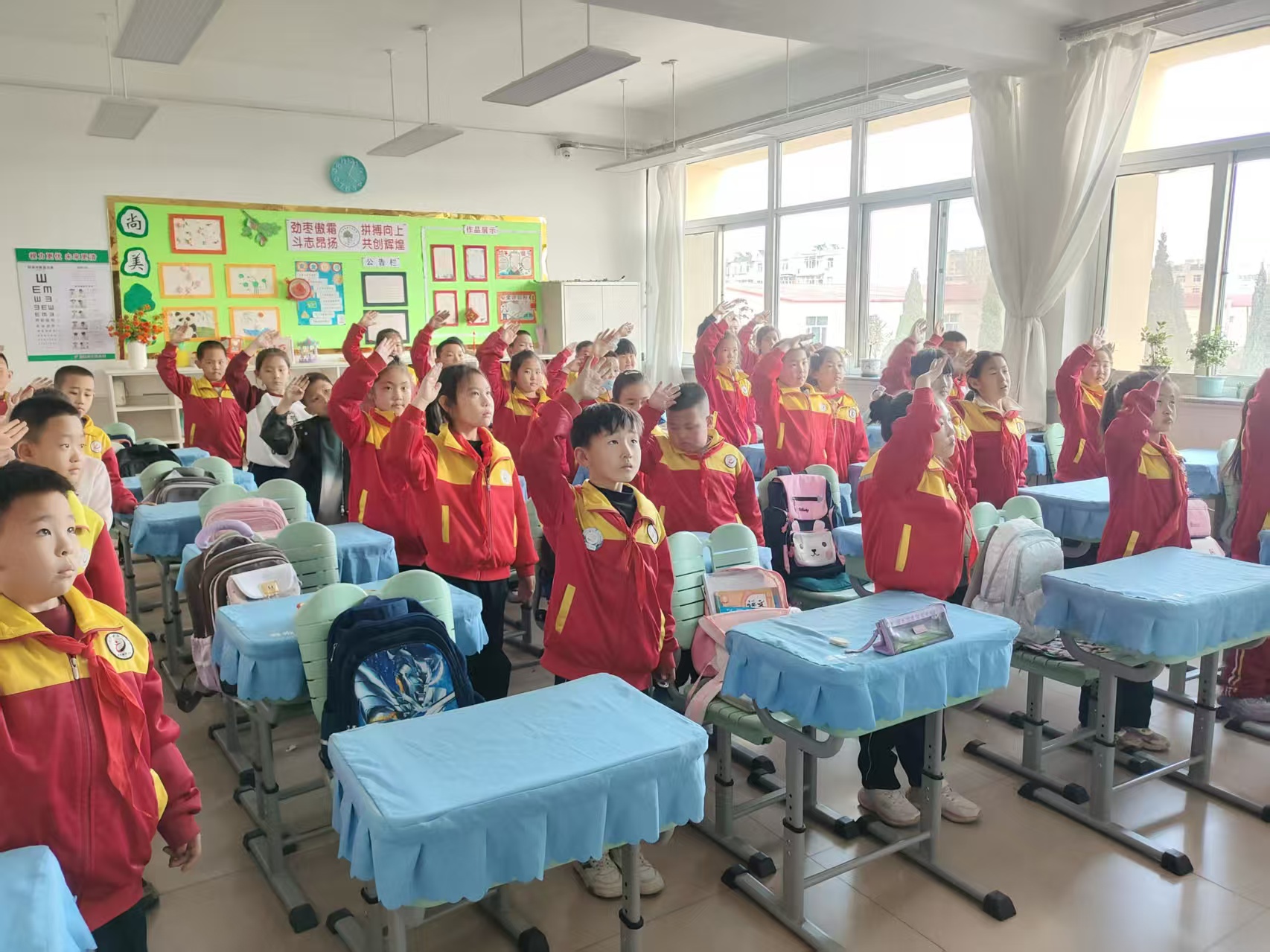 元矿小学：“缅怀先烈承遗志，同心筑魂育新人”清明节主题教育照片4.jpg