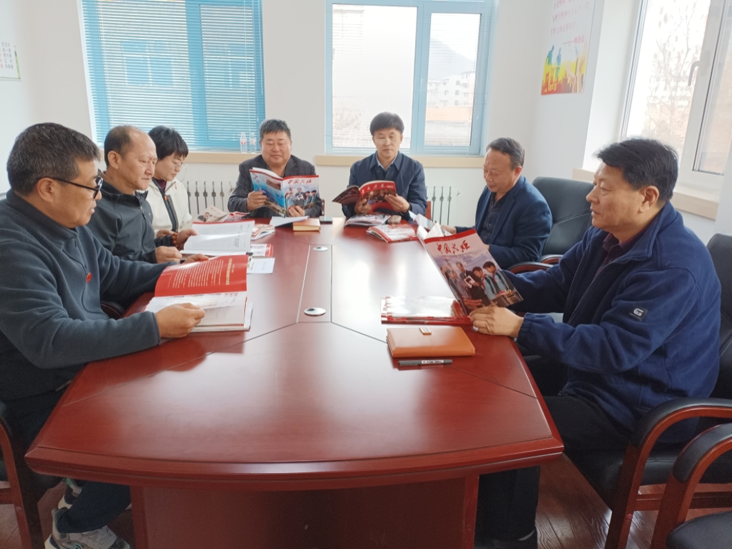 县关工委学火炬.jpg