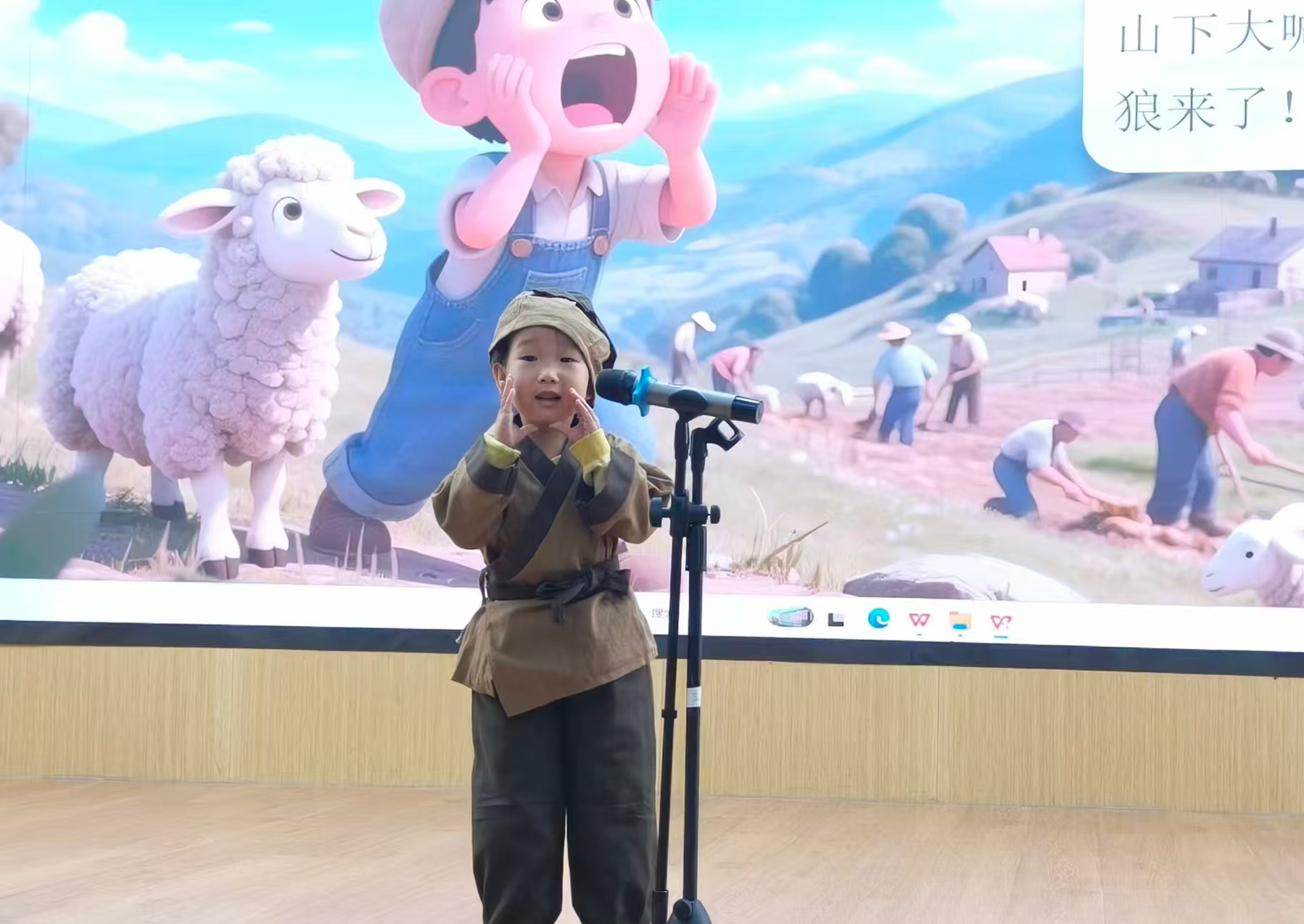 第五幼儿园讲述红色故事活动照片4.jpg