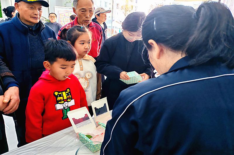 玄武湖街道仙居雅苑社区关工委开展“绿色清明，文明先行”主题活动 (5).jpg