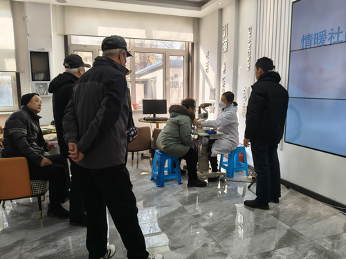 前进街道裕华园社区开展眼部健康义诊活动2_副本.png