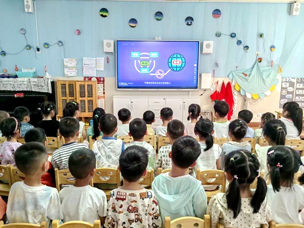 认真观看.jpg