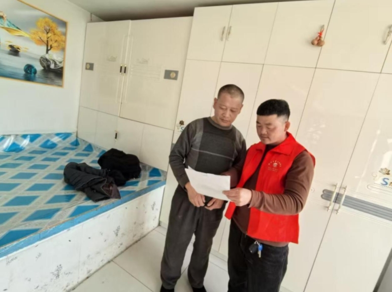 黑龙江省齐齐哈尔市拜泉县兴农镇关工委组织开展“扫黄打非”， 筑牢乡村文化安全防线活动2.jpg