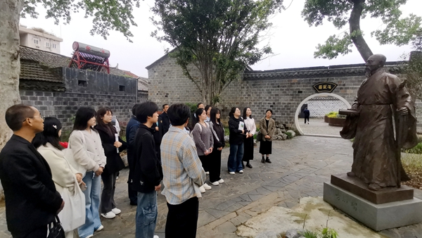 参观方以智故居_副本.jpg