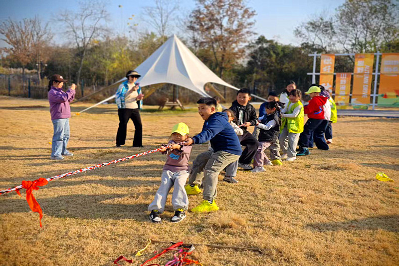 江苏省南京市江宁区横溪街道许高村关工委组织青少年开展户外踏春活动(2).jpg