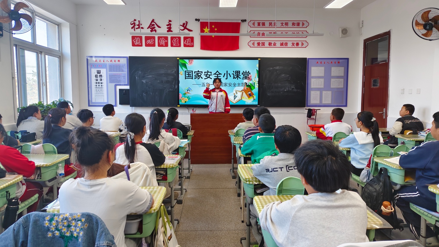 元宝山小学开展“国家安全，童心挺膺”安全教育活动照片14_副本.jpg