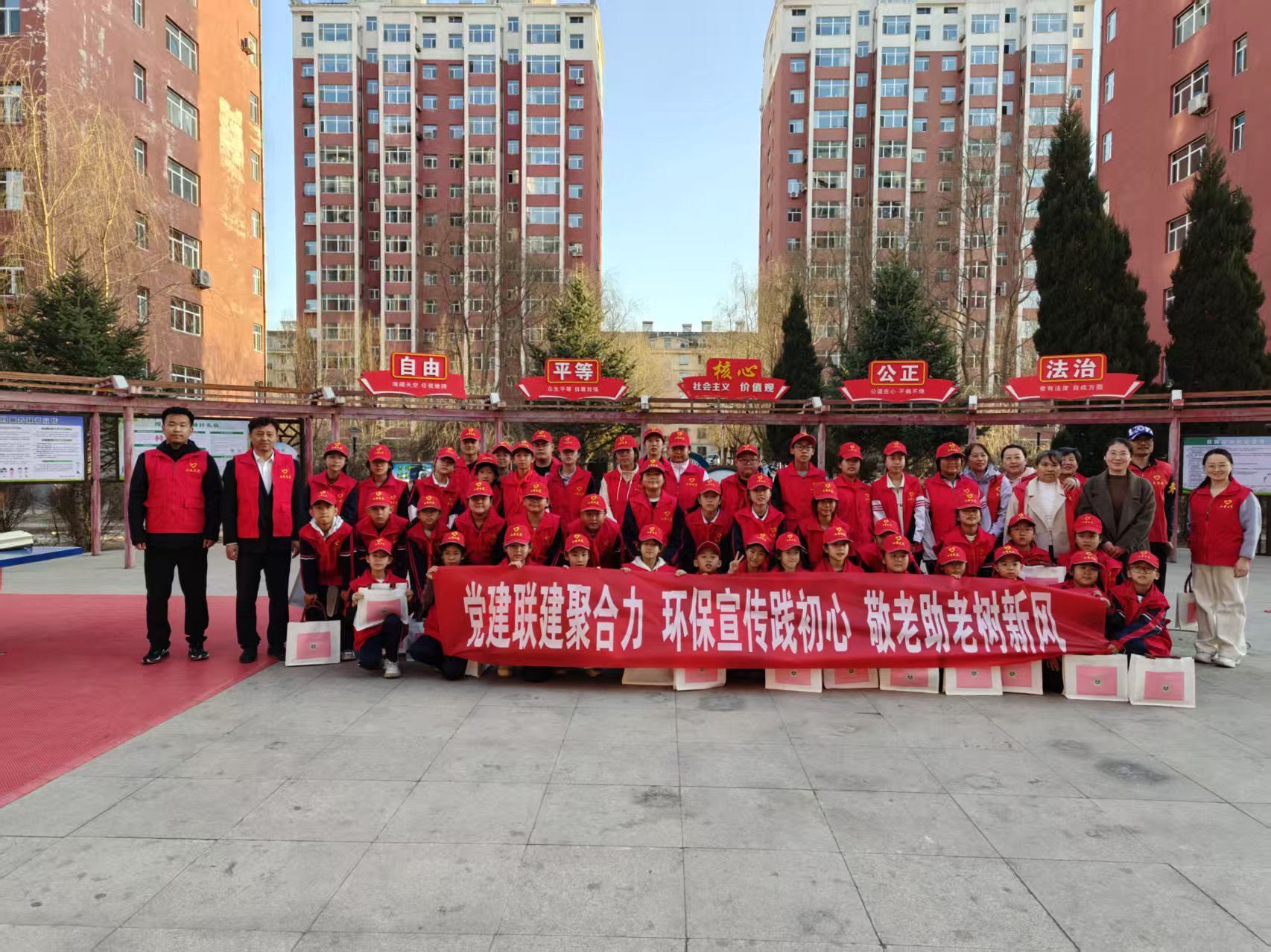 西城街道锦绣社区“绿色环保践初心，温情饺子暖人心”活动照片5.jpg